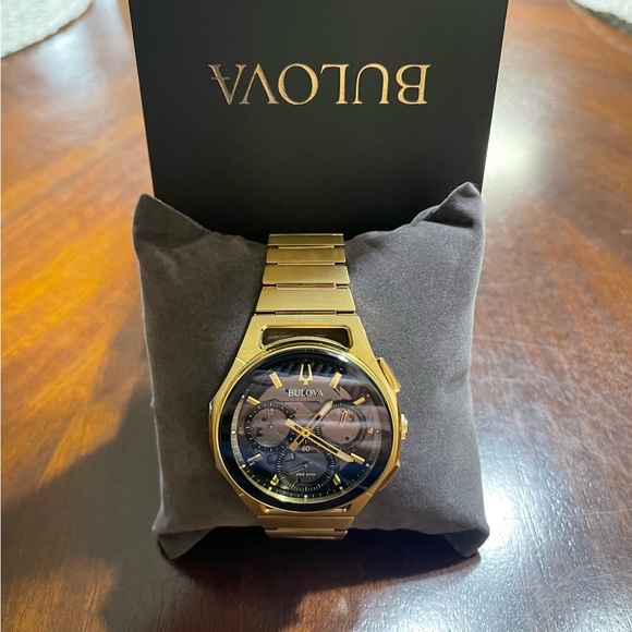 Brand New Bulova CURV in gold